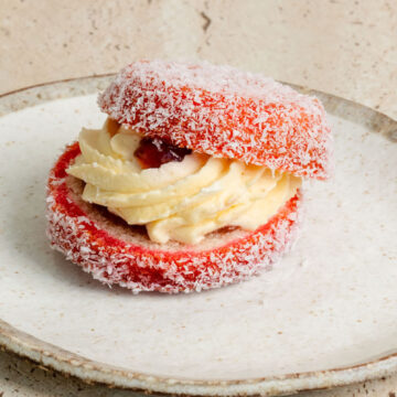 Lamington - Raspberry with fresh cream